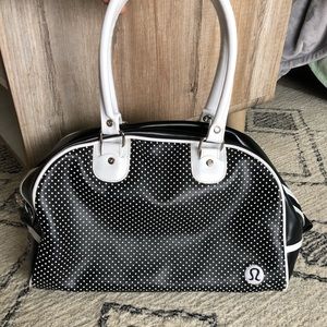Excellent used condition vintage Lululemon bag.